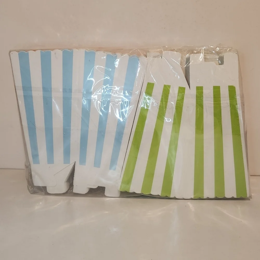 Brand New 120 count Foldable Popcorn Buckets
